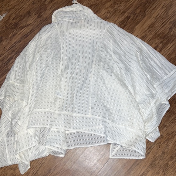 NWT Anthropologie Lilka Eyelet Cowl Neck Poncho - Picture 9 of 11